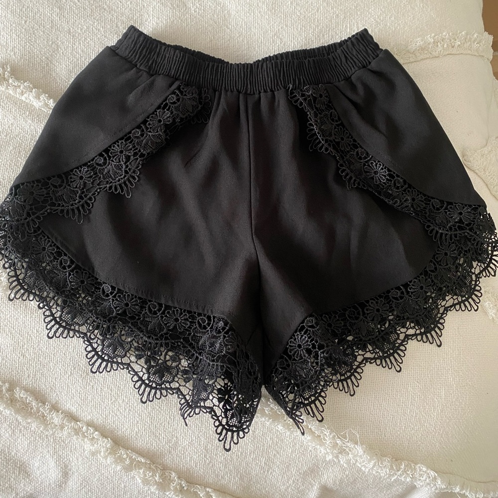 Mika & Gala black floral shorts size 8